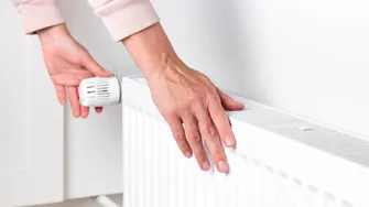 De ce ar trebui să pui un burete pe calorifer iarna?