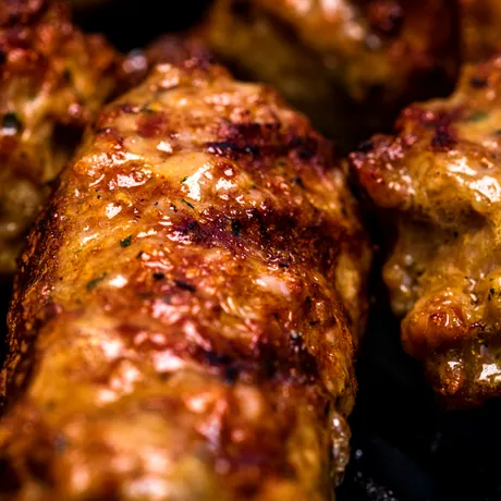 Vrei mici delicioși de 1 Mai? Ce trebuie să faci înainte de a-i pune pe grătar