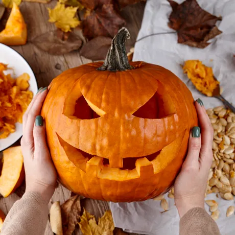 Totul despre sărbătoarea de Halloween: istoric, simboluri, costume și mâncăruri tradiționale