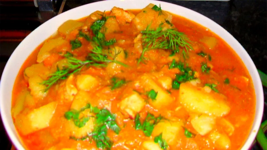 Cele 3 condimente care nu trebuie puse niciodată în tocăniță. Îi strică tot gustul!