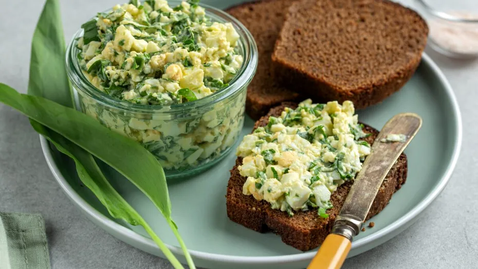 5 rețete de primăvară cu leurdă care îți detoxifică organismul și îți dau energie