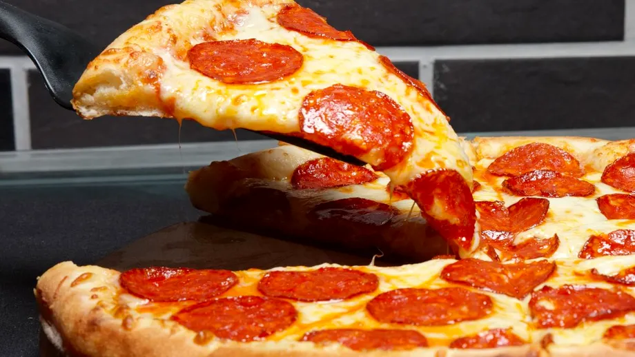 Aluat de pizza pufos. Trebuie frământat doar 5 minute