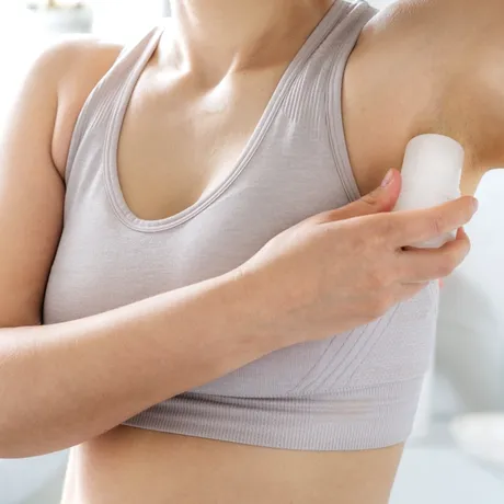 Deodorantul crește riscul de cancer la sân? Ce spun experții