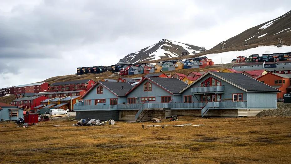 Orașul din Norvegia în care nimeni nu are voie să moară. Misterul din acest loc cu reguli neobișnuite de viață