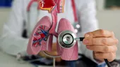 Tusea care nu dispare și lipsa de aer pot ascunde o boală pulmonară gravă. Semnele pe care nu ar trebui să le ignori