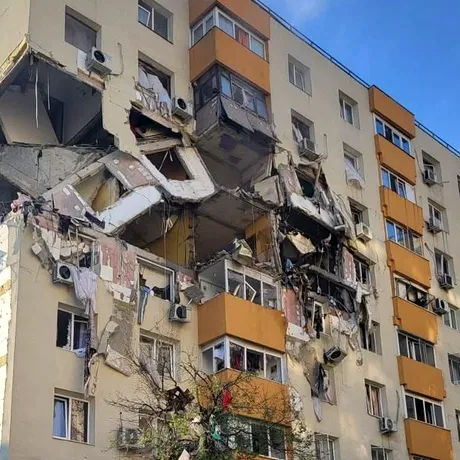 Starea victimelor în urma exploziei din Sectorul 5 al Capitalei. O adolescentă de 17 ani a suferit multiple traumatisme, după ce a căzut de la etajul 7 la 5