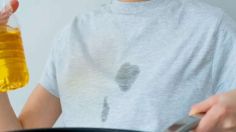 Pete de ulei pe haine? Cum le cureți eficient fără să deteriorezi materialul