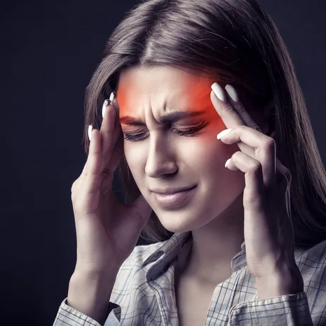 Legătura dintre migrene și schimbările bruște de vreme. Explicația specialiștilor