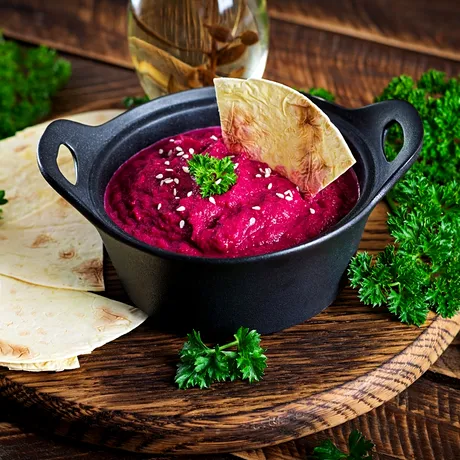 Hummus cu sfeclă roșie coaptă, rețetă de post