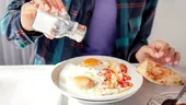 Cum să faci ouă prăjite, fără tigaie și fără aragaz. Sunt gata în 60 de secunde