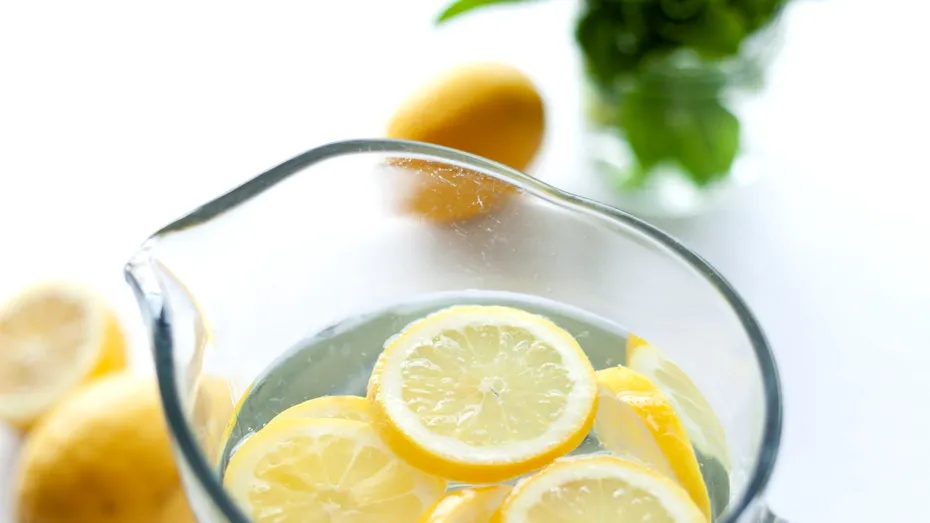 Mahmureală: alimente care te scapă de ea