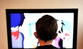 Copiii şi televizorul: ce faci dacă micuţul tău stă prea mult în faţa ecranului