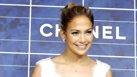 Jennifer Lopez, într-o creaţie Dana Budeanu la Paris Fashion Week