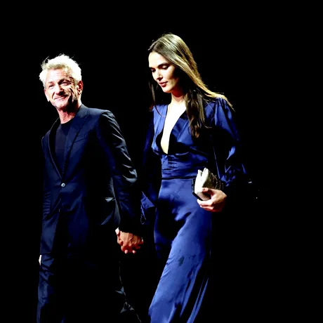 Sean Penn, surprins din nou în compania actriței Valeriei Nicov! Este mai tânără decât fiica lui / FOTO