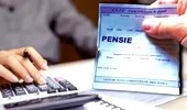 Când își primesc pensionarii banii în august 2026? Calendarul plăților prin Poșta Română și pe card