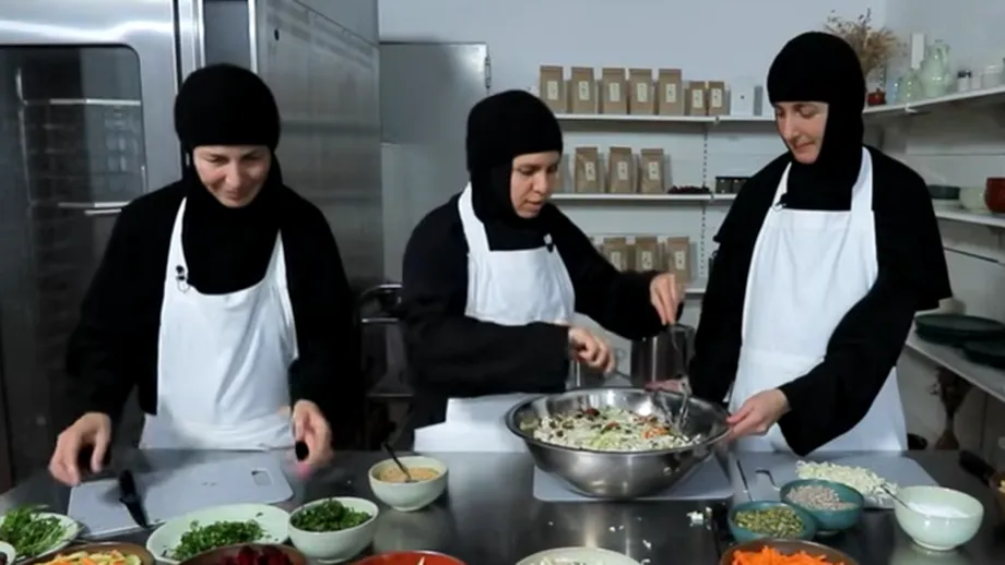 Salată de post cu năut și tofu, rețeta simplă recomandată de măicuțele de la Mănăstirea Nera