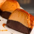 Rețeta chocoflan. Prăjitura imposibilă cu cremă de zahăr ars și ciocolată