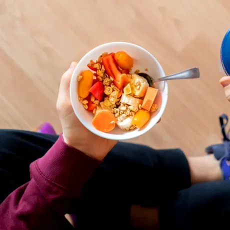 Ce să mănânci după antrenament pentru recuperare musculară mai rapidă. Alimentele recomandate de specialiști