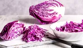 Varza albă sau varza roșie? Care e diferența dintre ele din punct de vedere nutrițional și care e mai sănătoasă