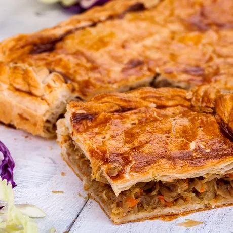 Plăcintele de post cu varză călită, rețetă de la mănăstire! Nu se pregătesc greu și sunt delicioase