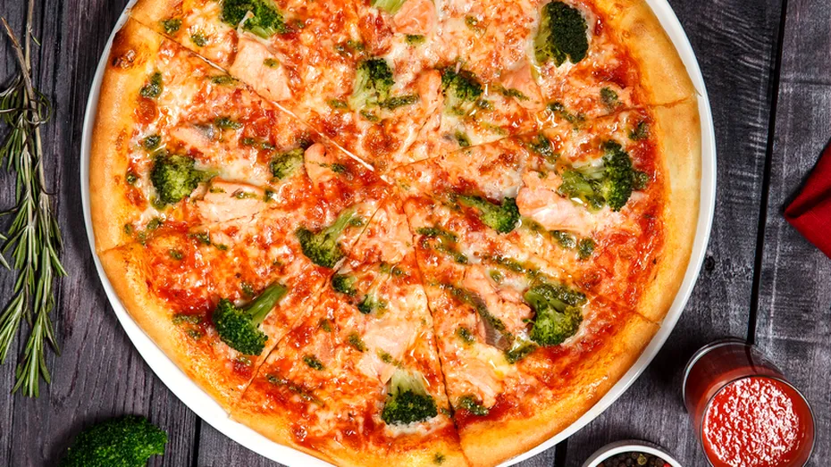 Pizza Margherita cu broccoli