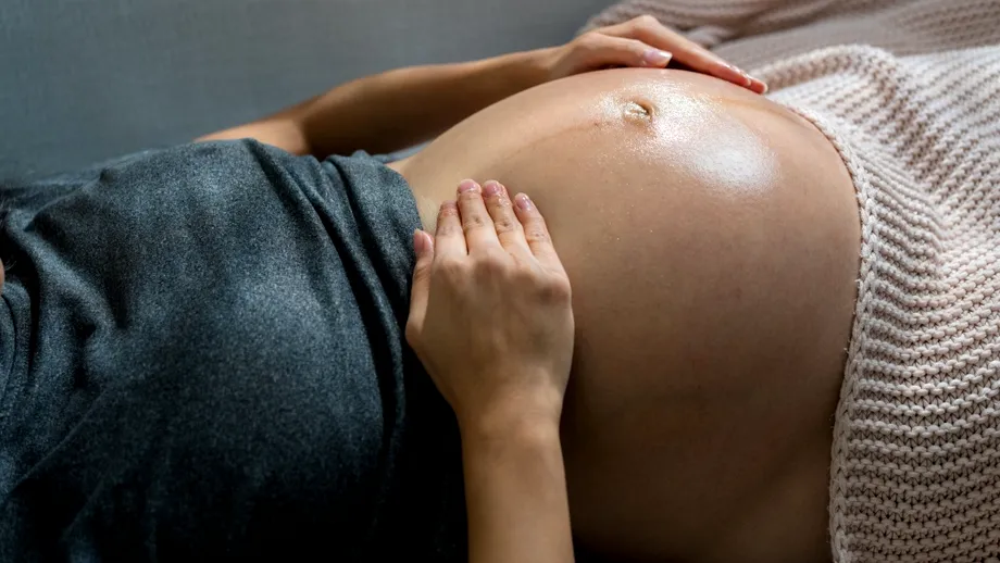 Miracol medical! O mamă a născut un copil sănătos, deși avea o tumoră ovariană de 10 kg