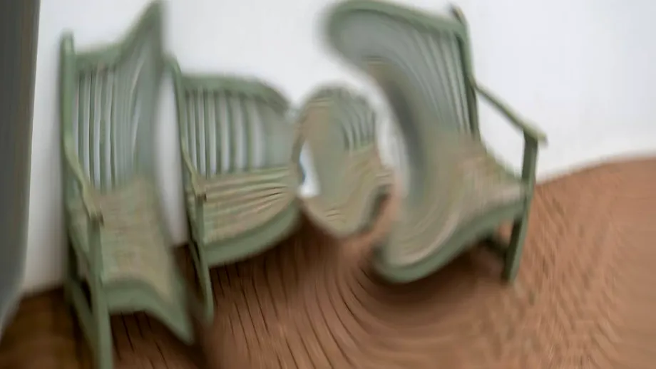 De ce după 50 de ani începi să vezi liniile drepte în valuri?