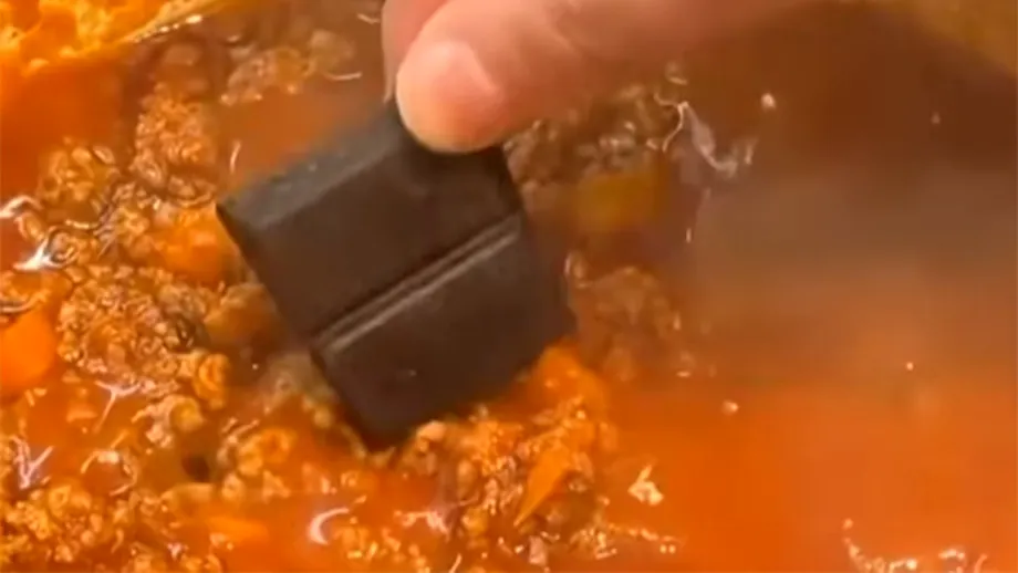 Motivul pentru care celebrele „nonas” din Italia adaugă o bucățică de ciocolată în sosul Bolognese pentru paste