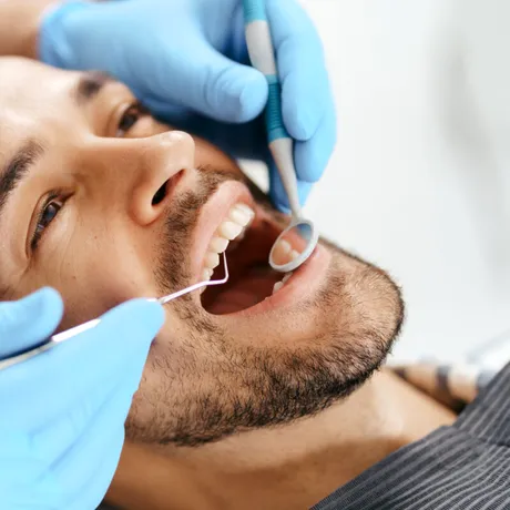 Implantul dentar respins de organism: mit sau adevăr?