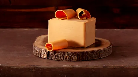 Ce ascund marile branduri de brânzeturi! 90% dintre ele conțin o enzimă creată în laborator de Pfizer