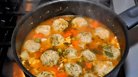 Cu ce să legi perișoarele ca să rămână întregi în oala de ciorbă. Nu se vor mai desface și vor fi delicioase