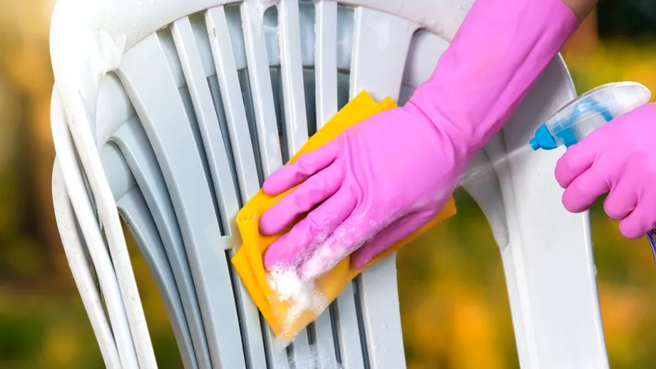 Cum să cureți plasticul îngălbenit. Trucul pe care puține persoane îl cunosc