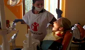 650 de copii din judeţele sărace au beneficiat de tratamente stomatologice gratuite