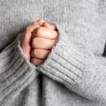 Mâinile reci nu reprezintă doar un disconfort. Doctorul Pautov dezvăluie ce boală gravă pot ascunde