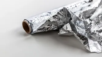 Unde trebuie să păstrezi folia de aluminiu pentru a nu se deteriora. Greșeala pe care o fac multe persoane în bucătărie