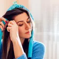 Cordonul pentru bucle îți poate deteriora părul. Efectele negative ale ondulatorului fără căldură