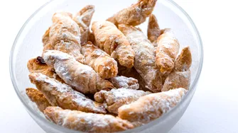 Cornulețe fragede de post cu borș. Rețeta Ginei Bradea