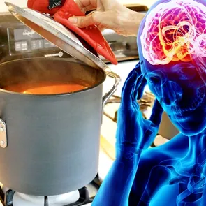 Singura ciorba care îți poate distruge creierul. Românii o adoră, dar poate provoca pierderi de memorie, dificultăți de concentrare și degradarea sistemului nervos central