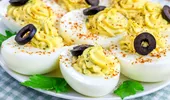 Ouă umplute cu maioneză de casă – perfecte pentru masa de Revelion