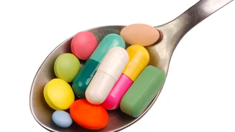 Automedicaţia: între zgârcenie, sărăcie, ipohondrie sau lipsă de cultură?