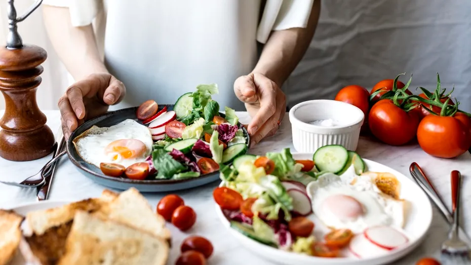 Dieta care te-ar putea ajuta să slăbești mai ușor. De ce specialiștii recomandă să repeți aceleași mese