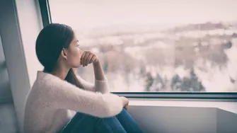 Etapele depresiei: cum o recunoști și cum îi faci față