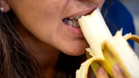 Banana nu trebuie mâncată niciodată dimineața. Pericolul ascuns când alegi fructul în loc de mic dejun