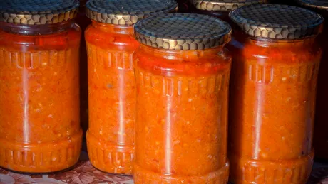 Zacuscă de ciuperci, gustul toamnei în borcan. Rețeta simplă și aromată pentru proviziile de iarnă