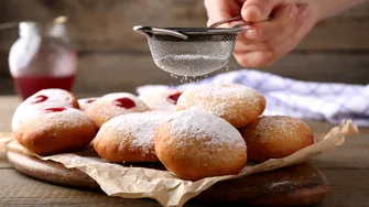 Gogoși de post cu apă minerală și vanilie: rețeta simplă pentru deserturi pufoase și aromate