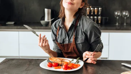 Cum să consumi pește ca să-ți protejezi creierul de efectele poluării, potrivit științei