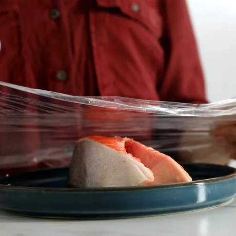 Alimente pe care să nu le acoperi cu folia alimentară. Pot produce dereglări hormonale sau probleme de fertilitate