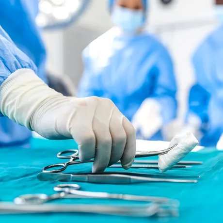 Un bărbat din Galați a fost la un pas de moarte, după ce s-a ridicat de la masă. Ce au descoperit medicii în esofagul lui