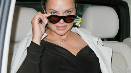 Cum arată Adriana Lima însărcinată a treia oară