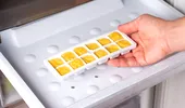 Piele strălucitoare natural: trucul cu cuburi de gheață cu turmeric care a devenit viral în skincare
